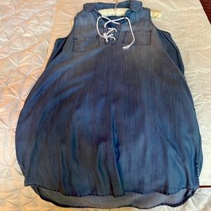 Sleeveless denim dress with breast pocket detail and has side pockets. Lt weight
